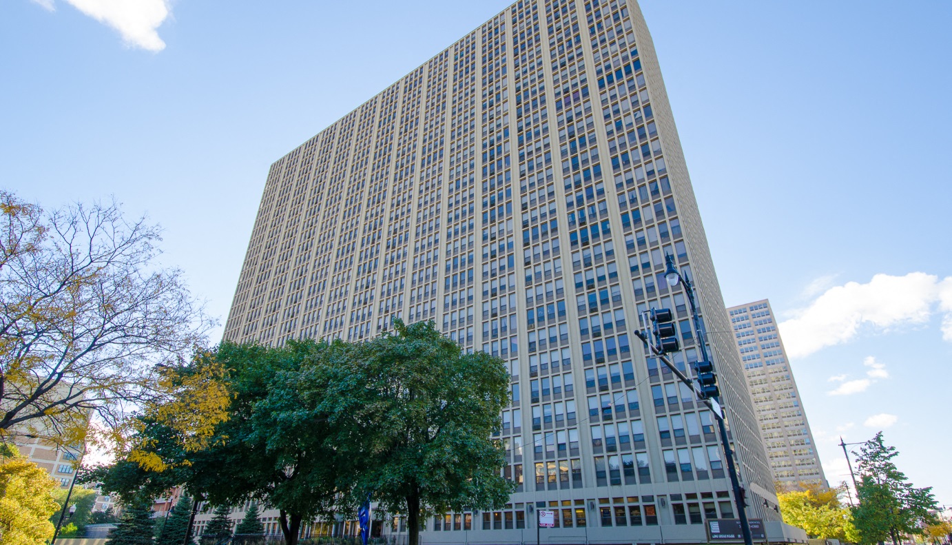 Long Grove House Apartments in Chicago, IL